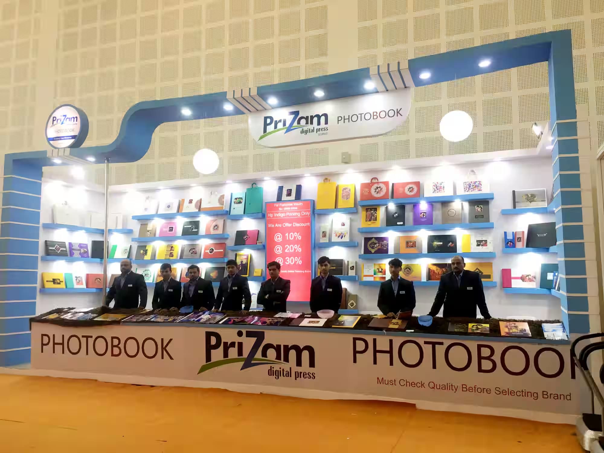 The Prizam Digital Press PHOTOBOOK exhibition stand, its display wall lined with finished photobooks and wedding albums